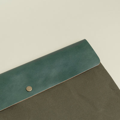 fur. Flat Pouch