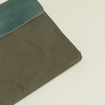 fur. Flat Pouch