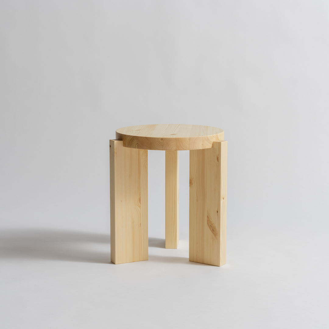 001 Stool by Vaarnii