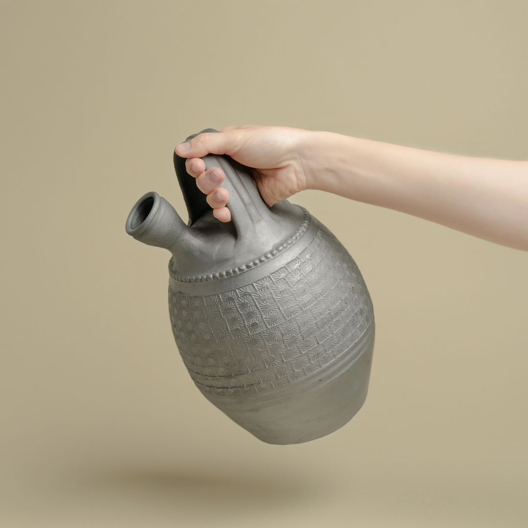Carapinhal Jug, Black by Origem Comum