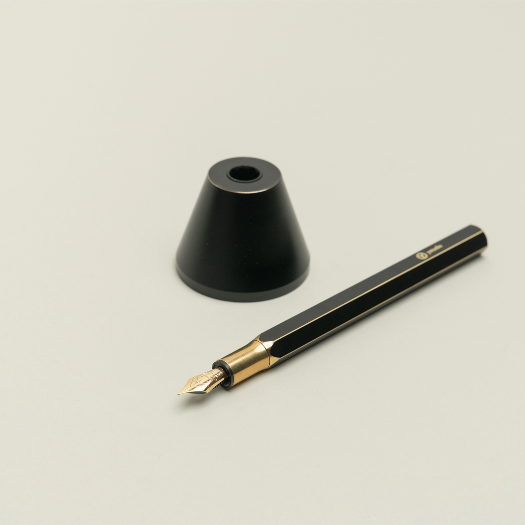 Desk Fountain Pen by YSTUDIO