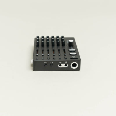 TX–6 black Portable Mixer