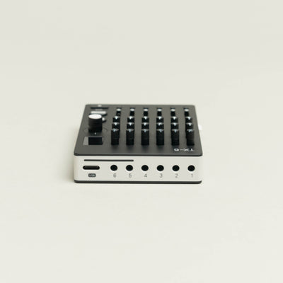 TX–6 black Portable Mixer