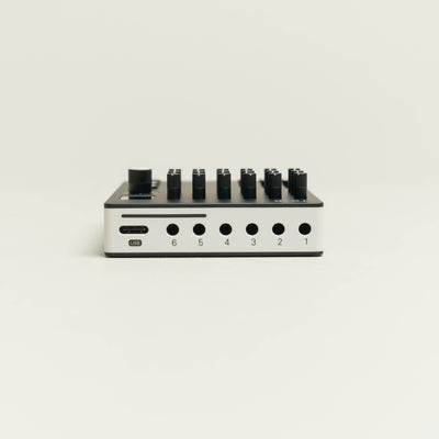 TX–6 black Portable Mixer